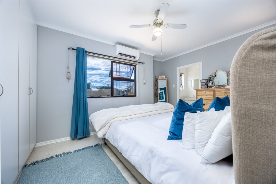 3 Bedroom Property for Sale in Uitzicht Western Cape